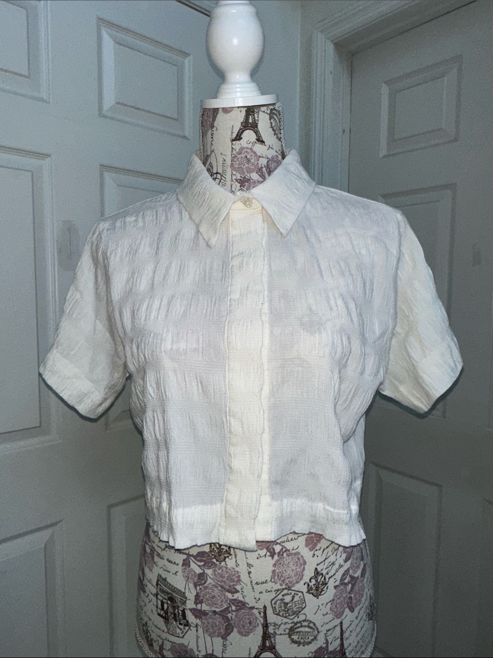Forever21 Women’s Cropped Cream Crinkled Button-Front Short Sleeve Top Size S